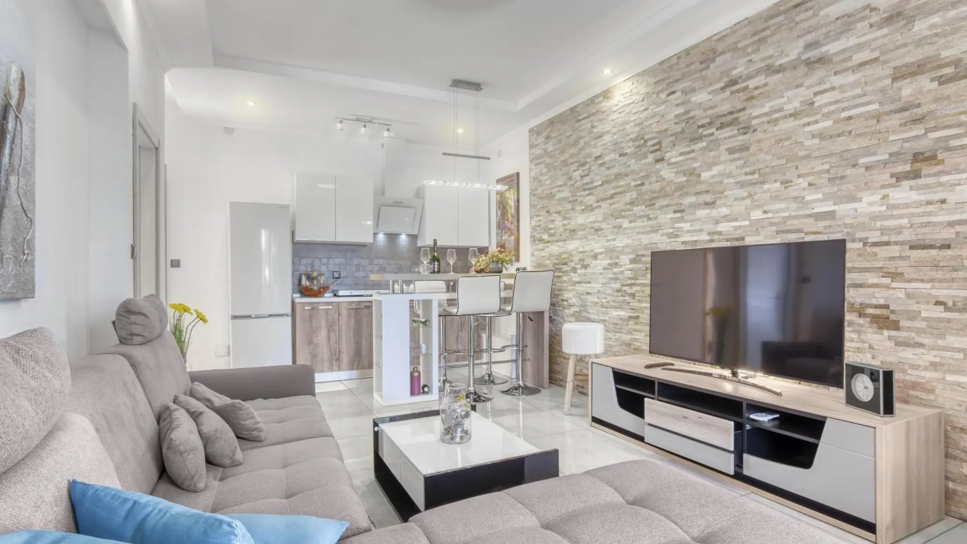 Charming House On The Beach And Deluxe Apartment Pula Chorwacja