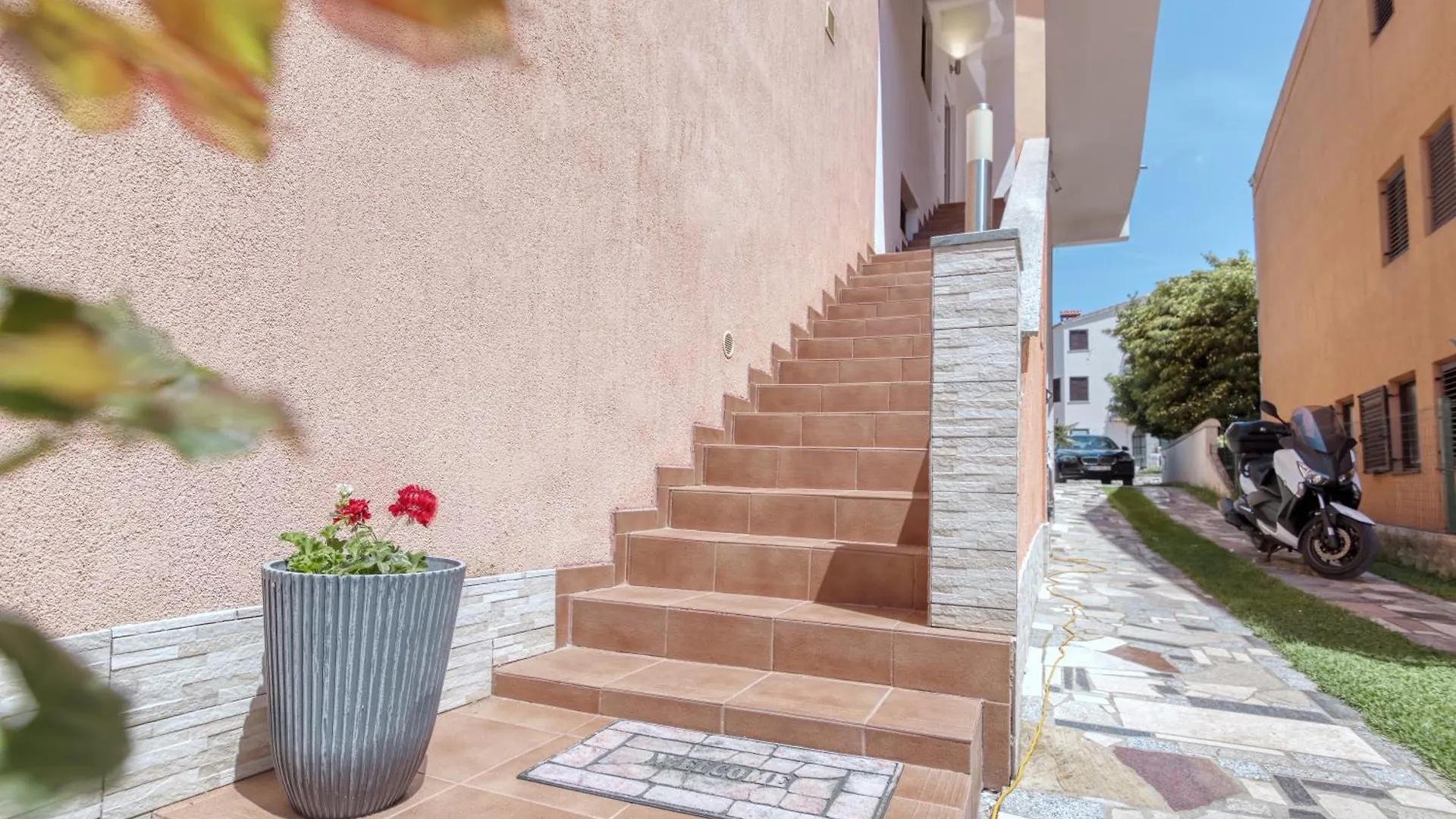 Charming House On The Beach And Deluxe Apartment Pula