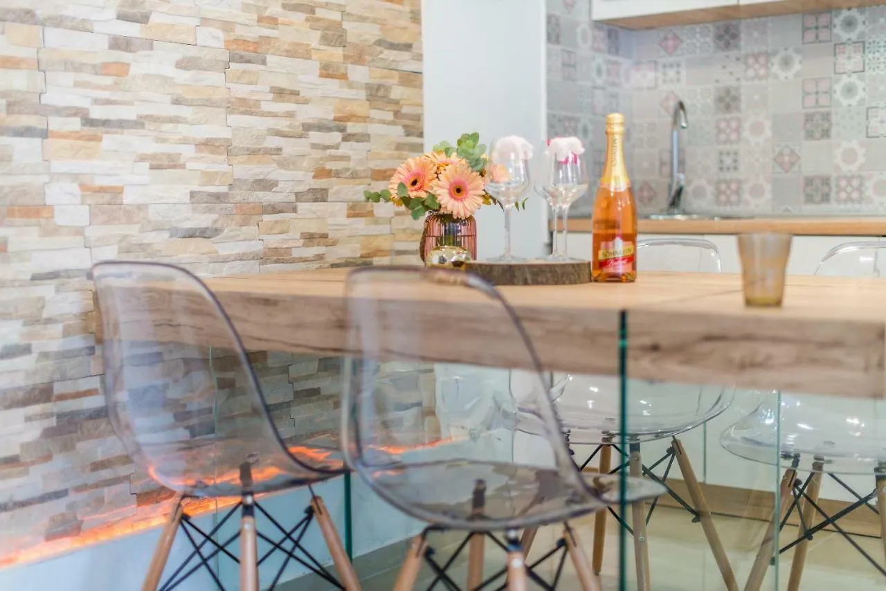 Charming House On The Beach And Deluxe Apartment Pula 0*,