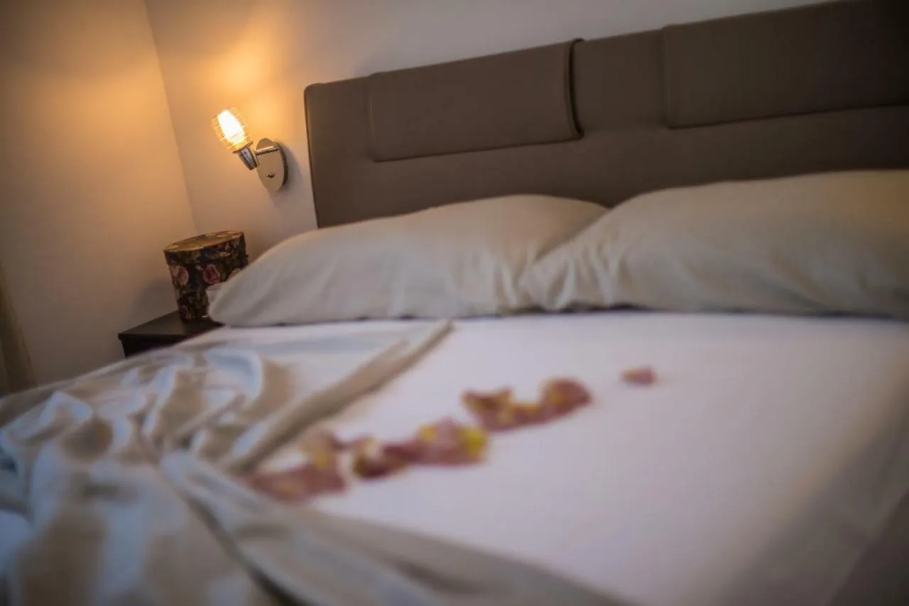 Charming House On The Beach And Deluxe Apartment Pula