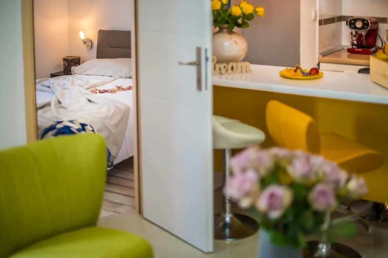 Charming House On The Beach And Deluxe Apartment Pula Chorwacja