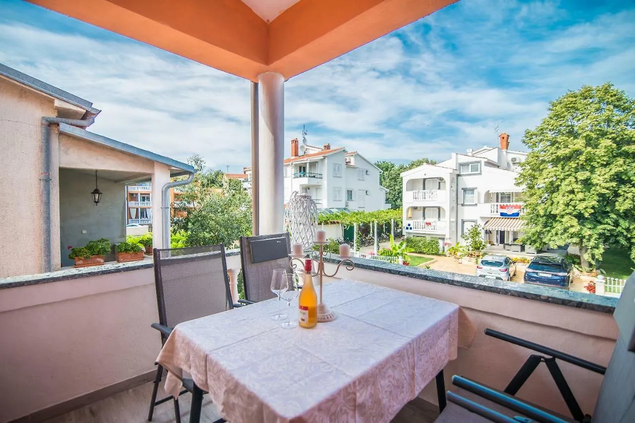 Charming House On The Beach And Deluxe Apartment Pula 0*,