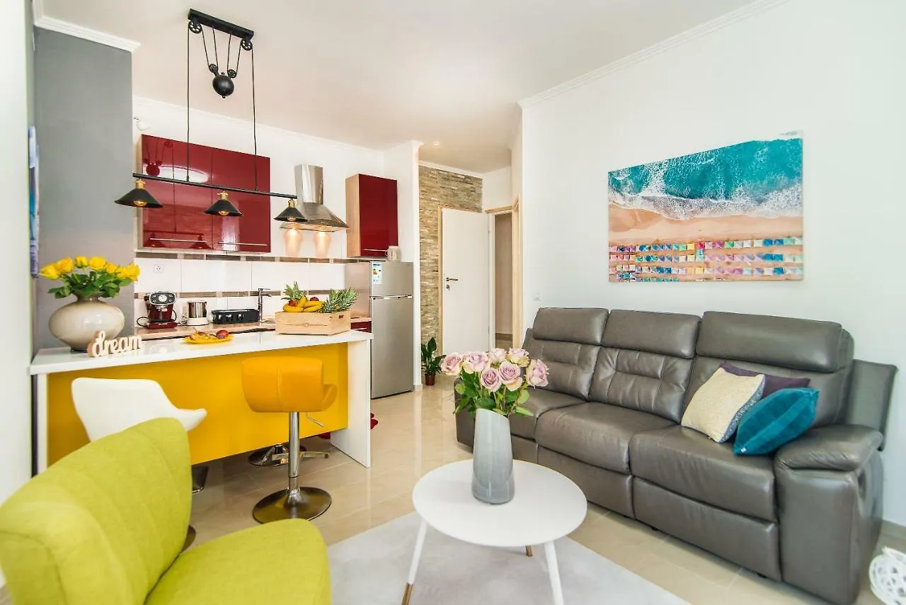 Charming House On The Beach And Deluxe Apartment Pula