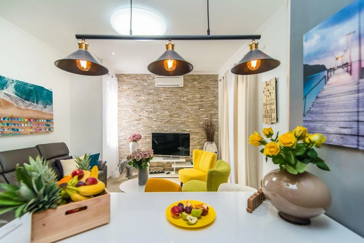 Charming House On The Beach And Deluxe Apartment Pula Chorwacja