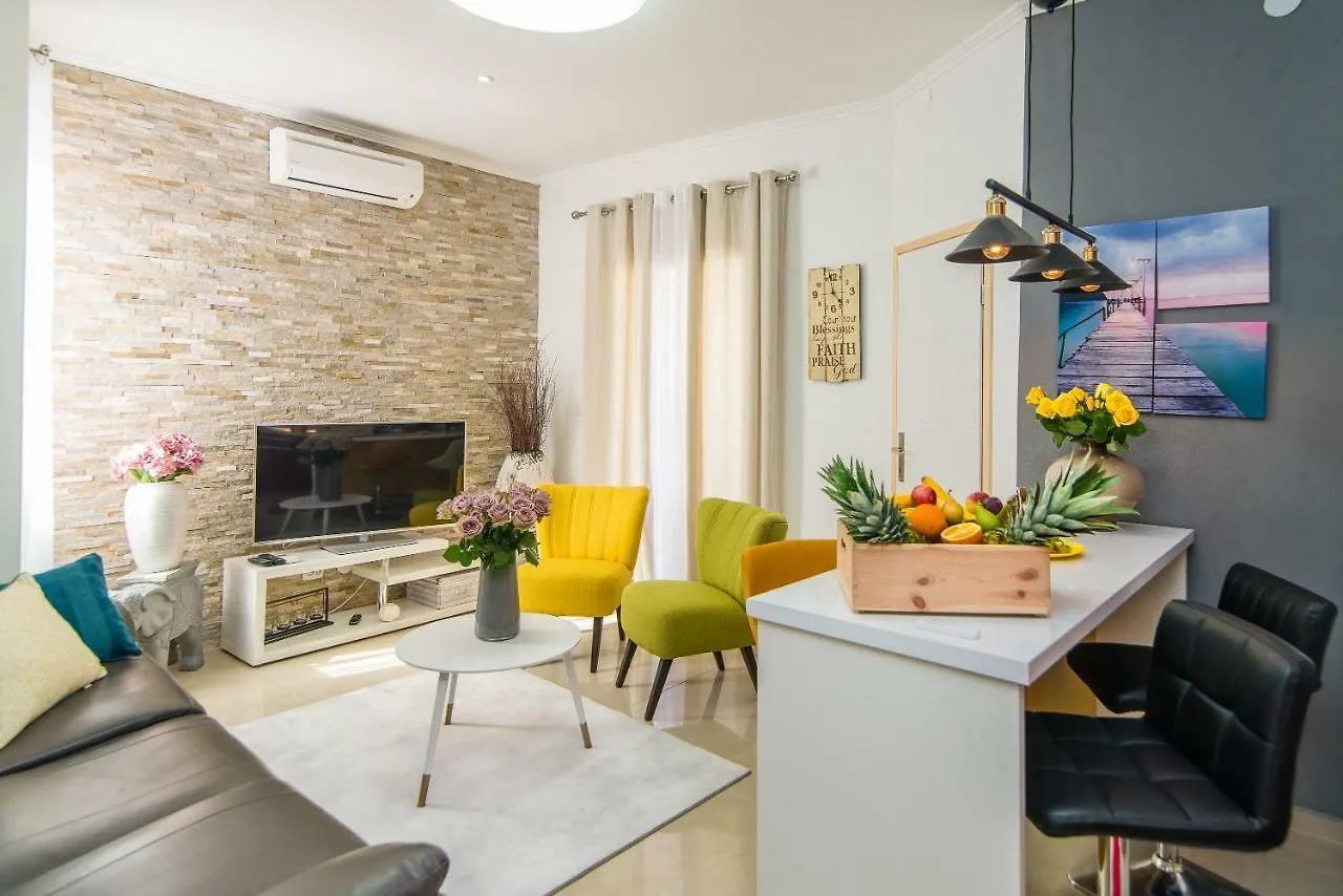 Charming House On The Beach And Deluxe Apartment Pula